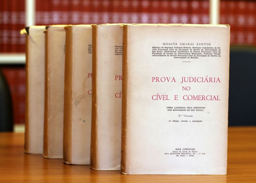 Obras clássicas de direito processual civil da biblioteca do escritório